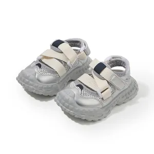 Sandales fonctionnelles argentées pour bébé avec bout anti-collision et semelle antidérapante