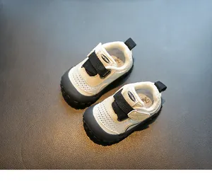 Atmungsaktive Baby-Lauflernschuhe aus Mesh mit schwarzen Klettverschlüssen für Babys