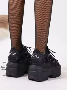 Schwarze Plateau-Schuhe mit 7 cm Absatz-Detail und Schnür-Design von hinten