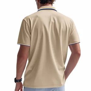Vue arrière d'un polo en maille beige pour homme avec col rayé et séchage rapide
