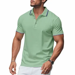 Polo homme vert sauge à séchage rapide avec détails rayés au col et poignets