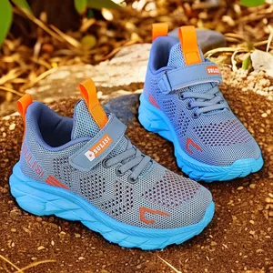 Scarpe sportive traspiranti in rete per bambini in azzurro e arancione vivace sport