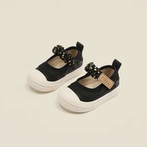 Breathable baby girl black and white mesh Mary Jane walking shoes with floral strap