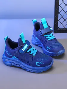 Zapatillas deportivas infantiles de malla azul con cierre de velcro ajustable para niños
