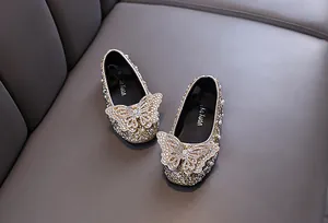 Eleganti scarpe da principessa per bambina con strass e decorazione a farfalla