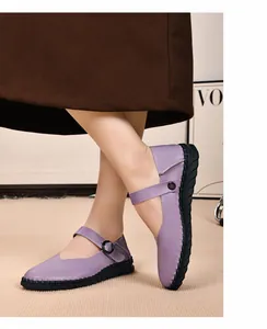 Detailansicht der lila Vintage Mary Jane Flachschuhe mit quadratischer Zehenpartie