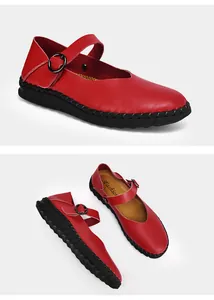 Detailansicht der roten Retro-Mary Jane-Flats mit Schnallenriemen und Karree-Zehe