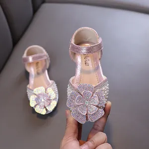 Glinsterende roze prinsessenschoenen voor meisjes met grote strassbloem en elegante parels
