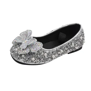 Glitzernde silberne Prinzessinnen-Ballerinas für Mädchen mit Strass-Schmetterling und Perlen