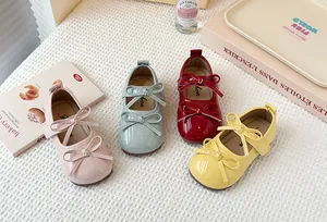 Four colors of girls bow-knot Mary Jane shoes in patent leather with soft soles