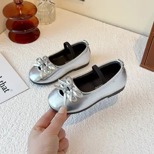 Elegant silver girls' Mary Jane leather shoes with butterfly bow decoration and soft soles