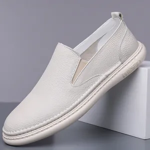Premium weiße Herren-Loafer aus echtem Leder mit strukturierter Oberfläche und Slipper-Design
