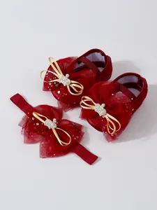 Chaussures de princesse en dentelle rouge pour bébé avec bandeau assorti et perles