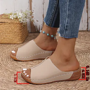 Detailed view of women's beige wedge slides showing 4.5cm heel height and 3.5cm platform.