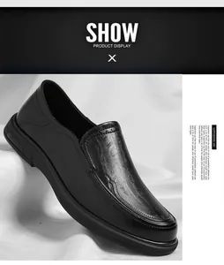 Vue détaillée de mocassins en cuir noir pour hommes style business décontracté