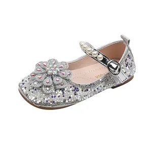 Silberne Glitzer-Prinzessinnenschuhe für Mädchen mit Perlenriemen und Strassblume