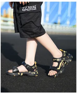 Detailansicht von Sportsandalen für Jungen mit Mesh-Obermaterial und Klettverschluss