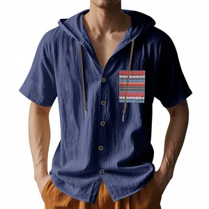 Marineblaues Herren-Leinen-Kapuzenhemd mit Tasche im Bohème-Muster und Knopfleiste vorne.