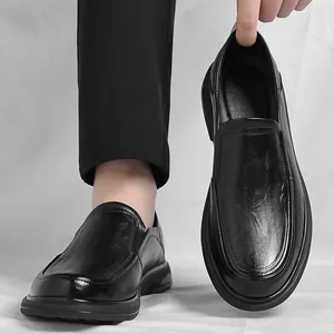 Mocassins en cuir noir pour hommes avec style business décontracté et élégance