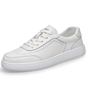 Baskets pour hommes en cuir blanc haut de gamme avec finition texturée et semelle