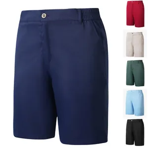 Auswahl an Herren Sommer-Freizeitshorts in fünf verschiedenen Farben auf weißem Grund