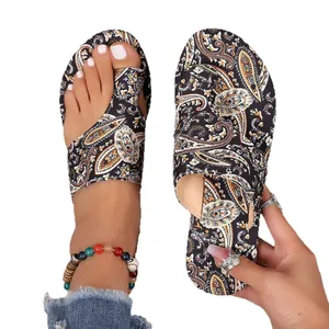 Stylish Bohemian paisley print flat sandals with toe loop for women's summer fashion