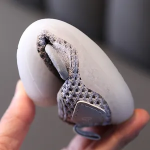 Graue atmungsaktive Baby-Lauflernschuhe mit flexibler Softsohle und Klettverschluss