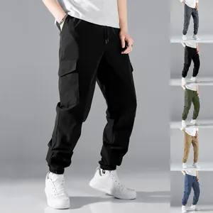 Heren cargo jogger broek met meerdere zakken in diverse kleuren en twill details