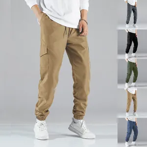 Cargo jogger voor heren met meerdere zakken in kaki, grijs, zwart, olijfgroen en marineblauw.