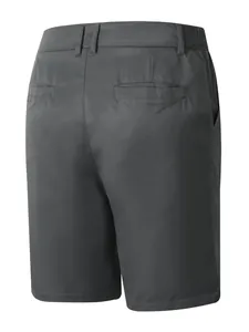 Rückansicht der grauen Herren-Freizeitshorts mit Gesäßtaschen und elastischem Bund.