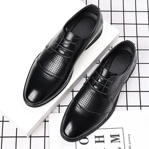 Chaussures de ville noires pour hommes avec design ajouré respirant pour le confort d'été
