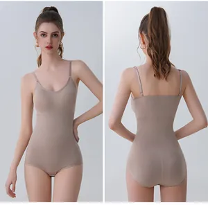 Vue de face et de dos d'un body gainant rembourré de couleur chair pour femmes.