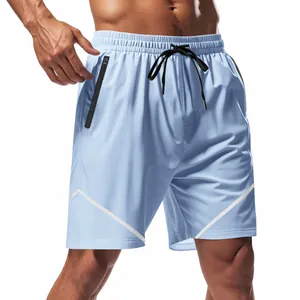 Detailansicht hellblaue Sportshorts mit schwarzem Kordelzug und Reißverschlusstasche