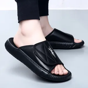 Claquettes de luxe en cuir noir pour hommes avec semelle épaisse en EVA antidérapante