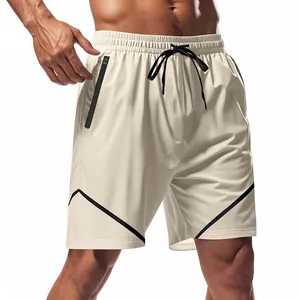 Detailansicht des Kordelzugs und der schwarzen Reißverschlusstasche an diesen beigen Sportshorts