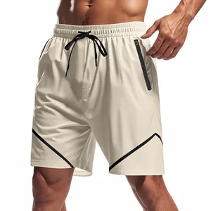 Detail der cremefarbenen Sportshorts für Herren mit schwarzem Reißverschluss für den Sommer.