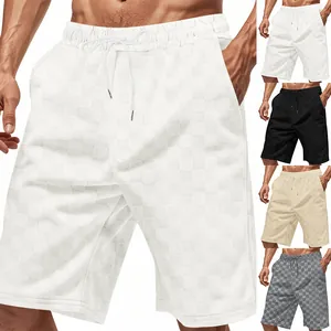 Vista detallada de pantalones cortos informales de hombre con diseño de jacquard