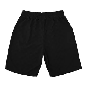 Detalle de pantalones cortos negros para hombre con textura de jacquard de ajedrez pesado