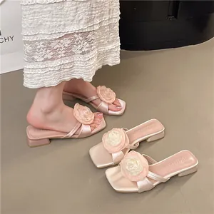 Elegantes sandalias rosas estilo hada con gran flor 3D y tacón bloque bajo cómodo
