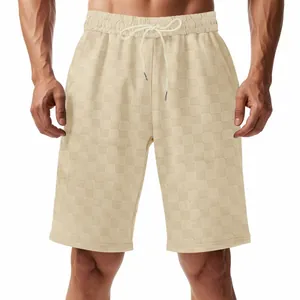 Vista detallada de la textura jacquard de cuadros beige en pantalones cortos de hombre