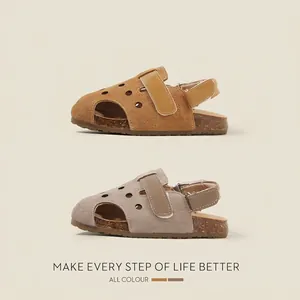Sandalias de verano transpirables para niños con puntera cerrada y tira ajustable
