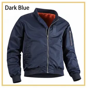 Gros plan d'un blouson aviateur bleu marine avec doublure orange classique et poche