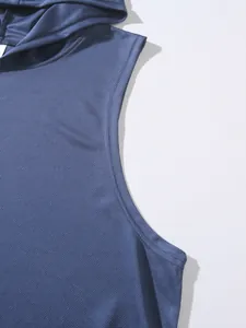 Détail du tissu en maille respirante pour débardeur à capuche de sport pour hommes