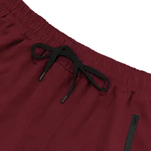 Vista dettagliata della vita dei pantaloncini da uomo a rapida asciugatura con coulisse