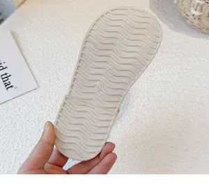 Close-up of children's sandal sole with wave-pattern anti-slip texture and size marking.