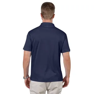 Vista posteriore di una polo da uomo blu scuro ad asciugatura rapida con revers classico