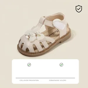 Elegante beige Baby-Mädchen-Sandalen mit Bogengoldperlen und hohlem Zehendesign