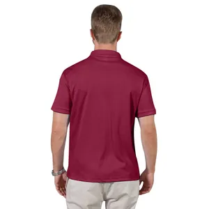 Vista posteriore dettagliata di una polo da uomo bordeaux traspirante per l'estate