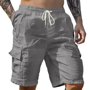 Detailansicht grauer, atmungsaktiver Leinen-Cargoshorts mit Taschen und Kordelzug am Bund
