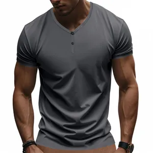 T-shirt Henley de sport pour hommes gris anthracite montrant tous les détails fins